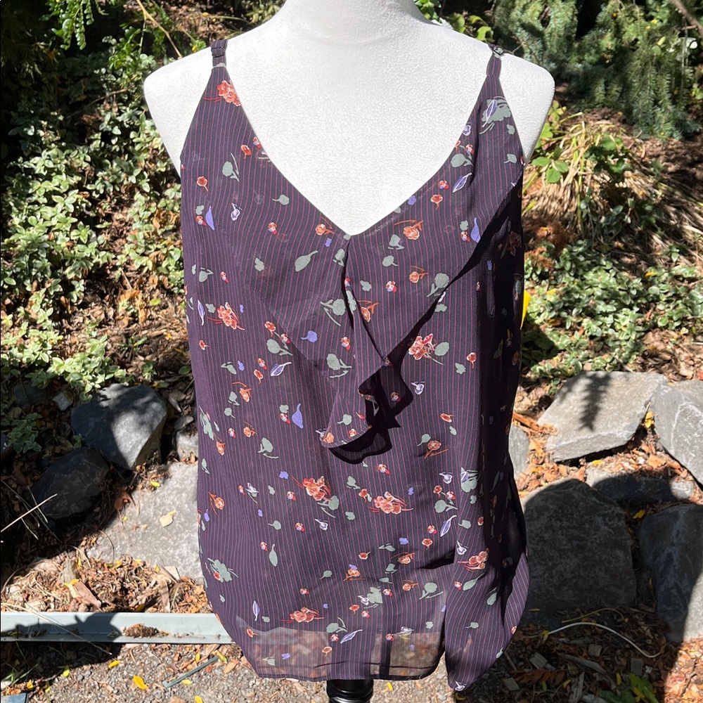 🆕 CAbi Pinstripe Floral Cami in Navy and pink